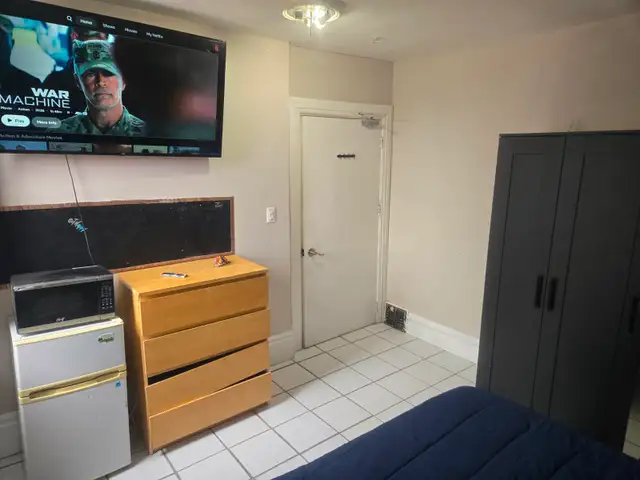 ONE MONTH OF RENT FREE! Steps from Elgin and the Canal - 55 - Photo 2