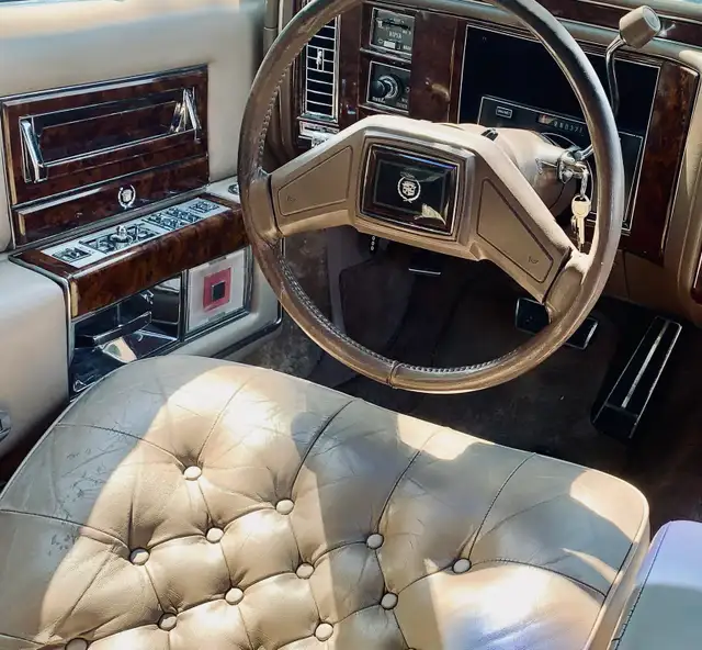 1990 Cadillac  BROUGHAM — V8 5.0L MAFIA BOSS CAR - Photo 3