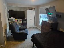 TWO MONTHS FREE RENT! c/w ensuite Jacuzzi, 50' 4K TV c/w Netflix