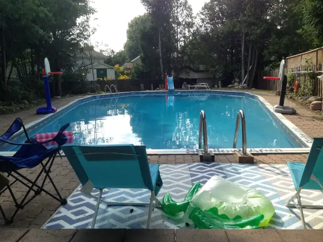 TWO MONTHS FREE RENT! c/w ensuite Jacuzzi, 50' 4K TV c/w Netflix - Photo 10