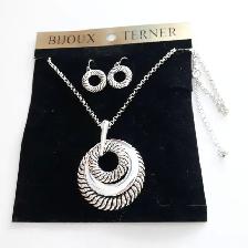 SET NEUF BIJOUX TERNER BOUCLES D'OREILLE COLLIER: $20.00 LE SET