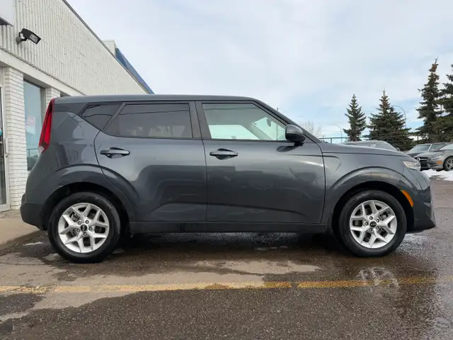 2021 Kia Soul| Front Wheel Drive| Clean Carfax | One Owner | - Photo 4