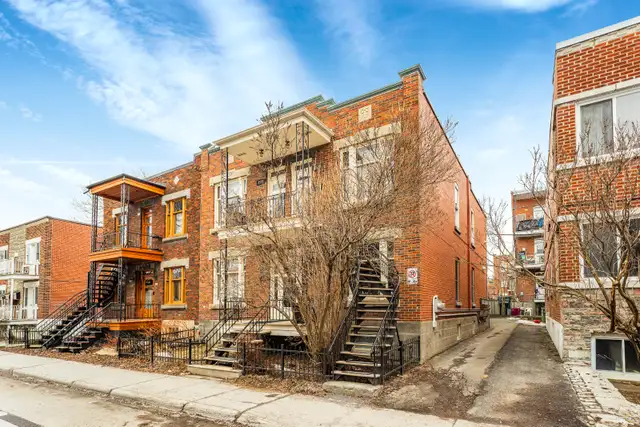 Condo lumineux au dernier étage avec deux chambres fermées