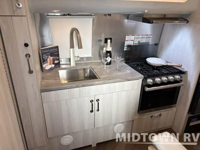 2026 Airstream 23FBT - Photo 9