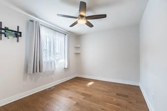 Beautiful Brampton Bungalow For Rent! - Photo 4