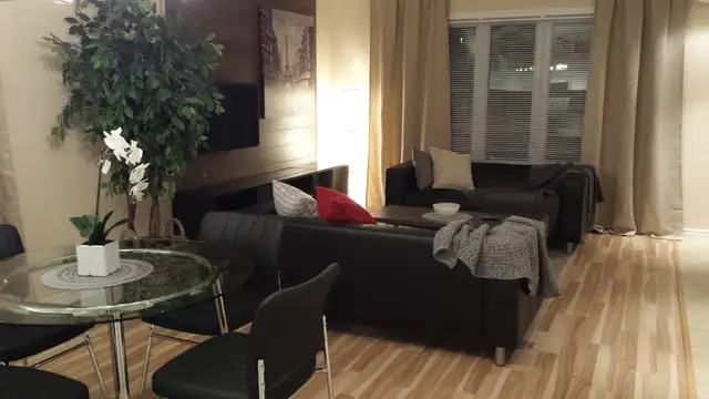 Bright and Stylish Two Bedroom Apartment - Photo 2