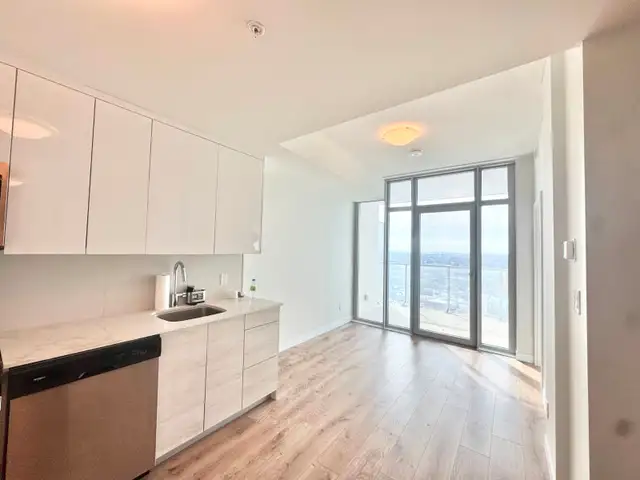 MODERN 1-BEDROOM   DEN CONDO WITH STUNNING CITY VIEWS - Photo 2