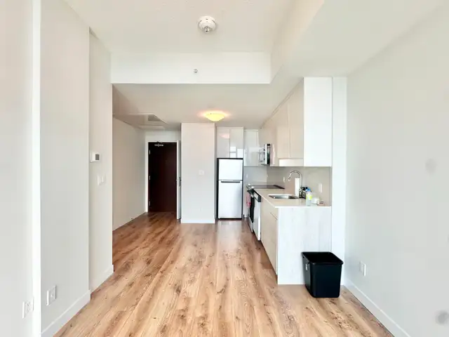 MODERN 1-BEDROOM   DEN CONDO WITH STUNNING CITY VIEWS - Photo 9