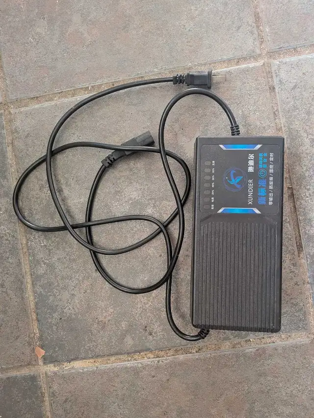 2 BROKEN 72V 20AH SLA Chargers - Photo 5