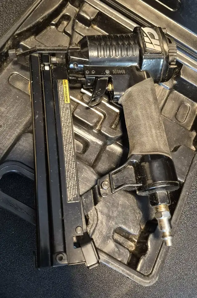 18GA BRAD NAILER / STAPLER – AIR TOOL – CASE INCLUDED – $40 - Photo 2