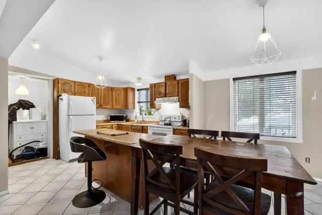 TERREBONNE ! 5 CHAMBRES ET TERRAIN DE 44708 PC! FAITES VITE! - Photo 2