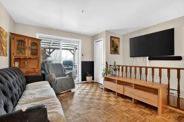 TERREBONNE ! 5 CHAMBRES ET TERRAIN DE 44708 PC! FAITES VITE! - Photo 3