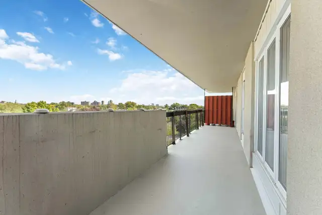 Updated 2-Bed Condo w/ Parking & Balcony Near Downtown Ottawa - Photo 9