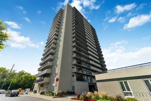 Updated 2-Bed Condo w/ Parking & Balcony Near Downtown Ottawa - Photo 10