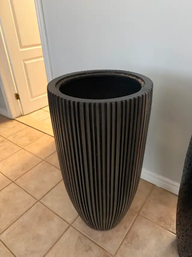 Very large high quality planters - Photo 2