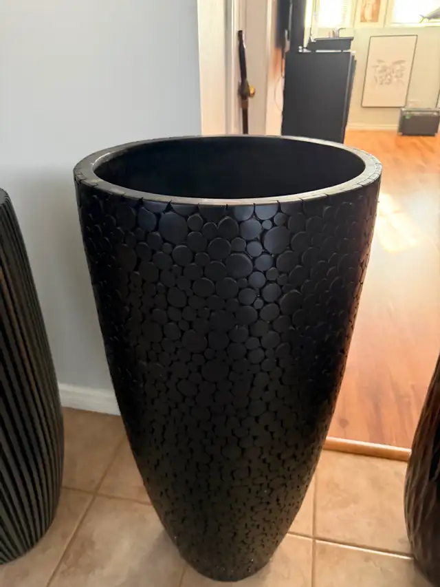 Very large high quality planters - Photo 3