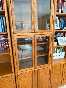 Solid wood wall unit/bookshelf/display case - Photo 2