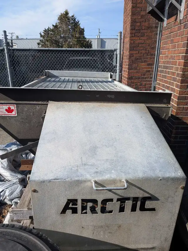 Arctic salt spreader