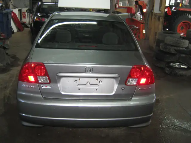 2005 Honda Civic Sdn SE PETIT BUDGET !! - Photo 7