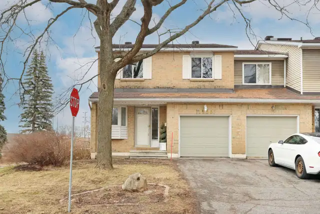 Spacious End-Unit Townhome for Lease in Convent Glen Orléans