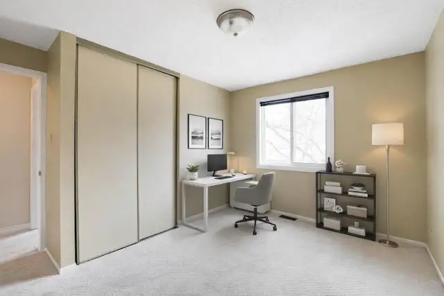 Spacious End-Unit Townhome for Lease in Convent Glen Orléans - Photo 6