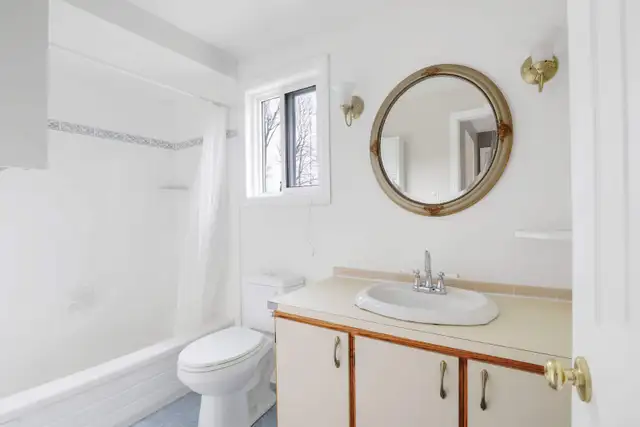 Spacious End-Unit Townhome for Lease in Convent Glen Orléans - Photo 7