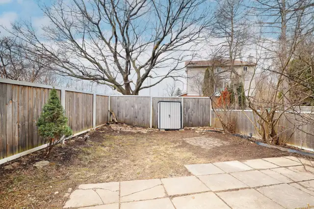 Spacious End-Unit Townhome for Lease in Convent Glen Orléans - Photo 9