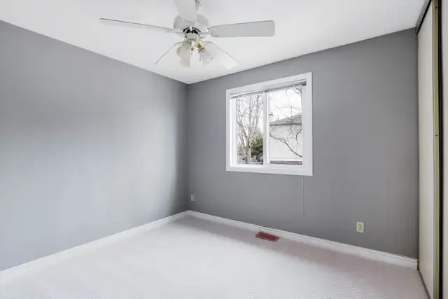 Spacious End-Unit Townhome for Lease in Convent Glen Orléans - Photo 10