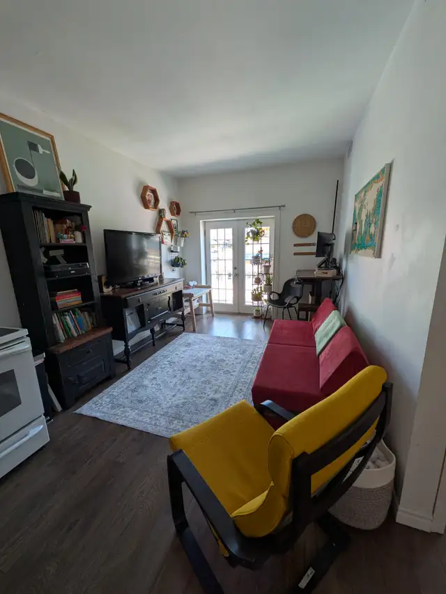 Quaint Two Bedroom Apartment in Historic Milverton Building - Photo 2