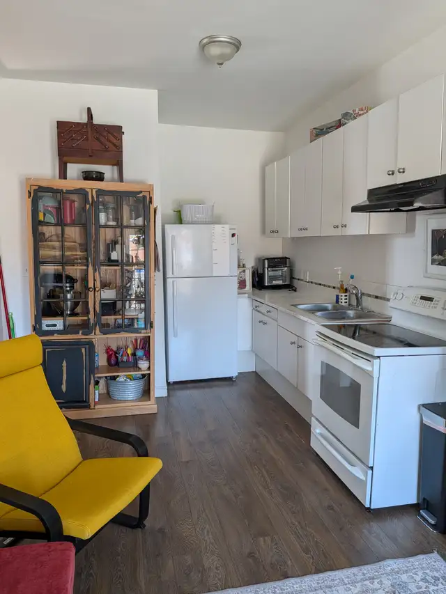 Quaint Two Bedroom Apartment in Historic Milverton Building - Photo 3