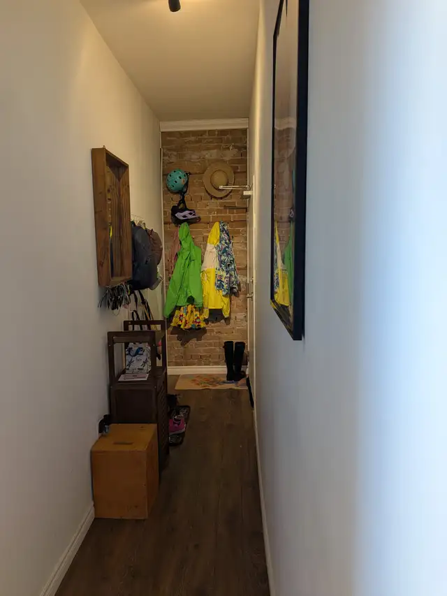 Quaint Two Bedroom Apartment in Historic Milverton Building - Photo 4