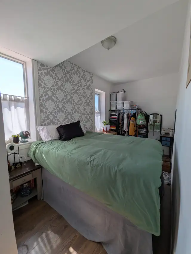 Quaint Two Bedroom Apartment in Historic Milverton Building - Photo 5