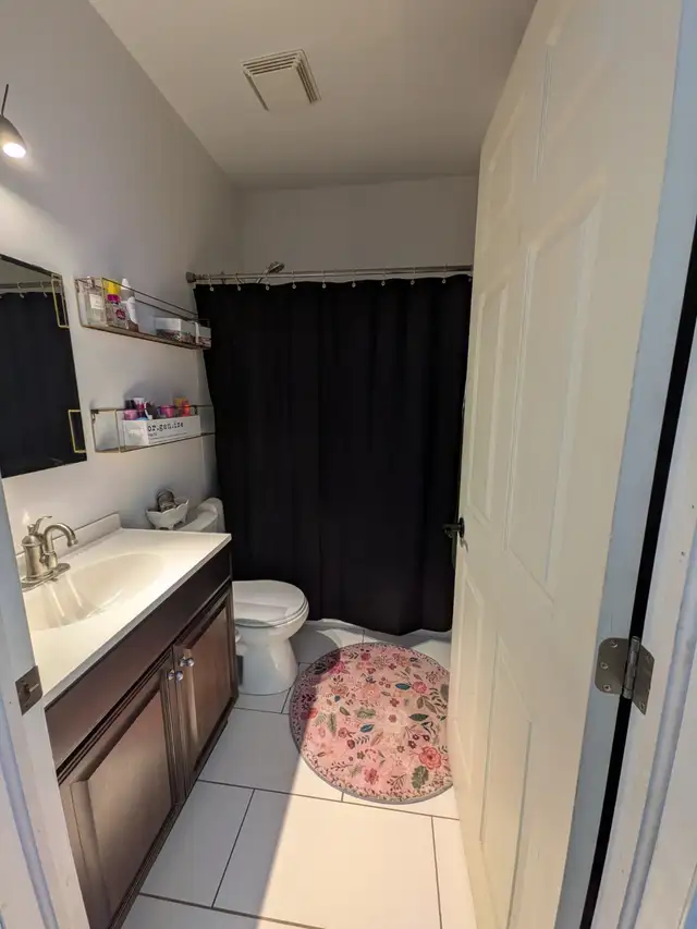 Quaint Two Bedroom Apartment in Historic Milverton Building - Photo 7