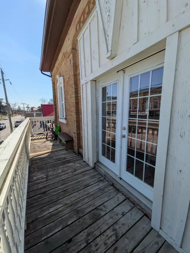 Quaint Two Bedroom Apartment in Historic Milverton Building - Photo 8