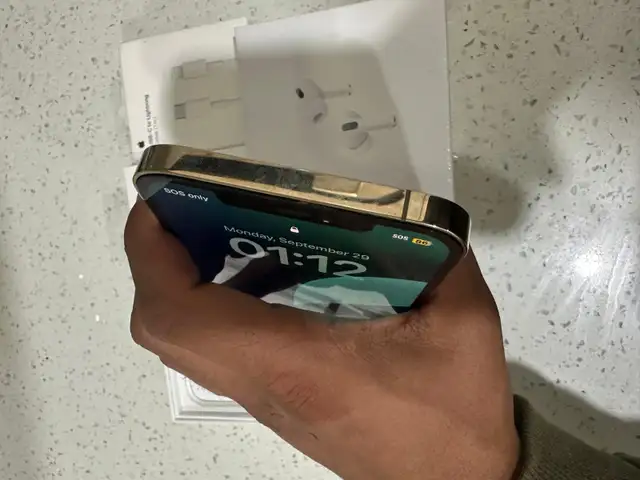 iPhone 12 Pro max 128GB Airpods Pkg/Delivery - Photo 3