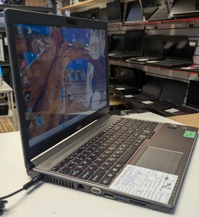 Laptop Fujitsu Lifebook E754 15,6p i7-4600M SSD 256Go DVD HDMI - Photo 2