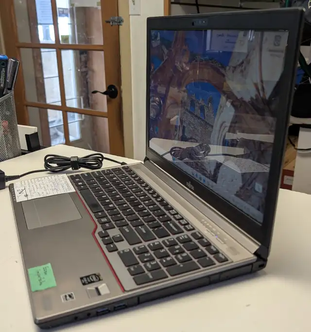 Laptop Fujitsu Lifebook E754 15,6p i7-4600M SSD 256Go DVD HDMI - Photo 3