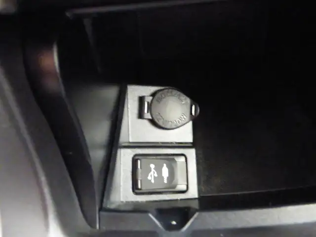 2017 TOYOTA CAMRY HYBRID LE (JAMAIS ACCIDENTÉ, IMPECCABLE!!) - Photo 28