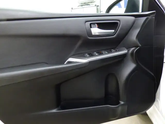 2017 TOYOTA CAMRY HYBRID LE (JAMAIS ACCIDENTÉ, IMPECCABLE!!) - Photo 29