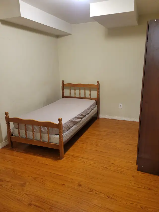 Private Room for Rent / North York / Subway - Photo 3