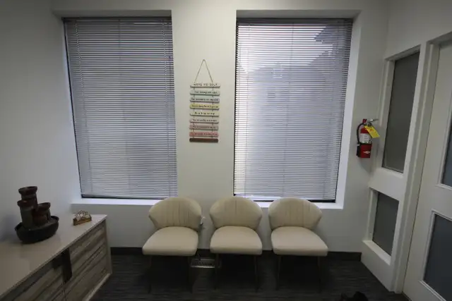 Premium Therapy Room for Rent – Mississauga (Near Square One) - Photo 4