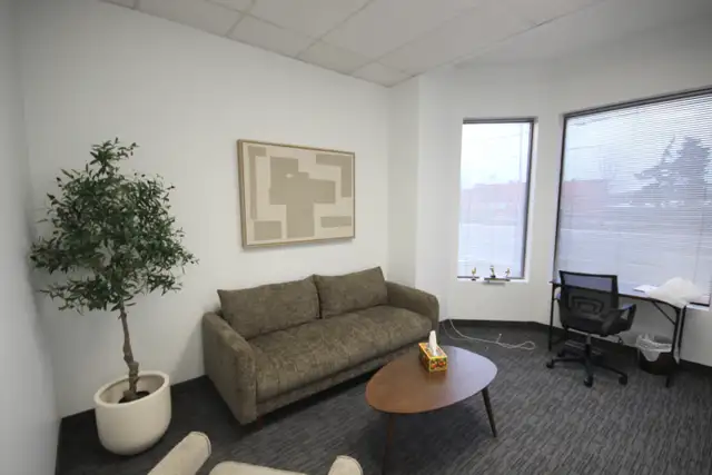 Premium Therapy Room for Rent – Mississauga (Near Square One) - Photo 6