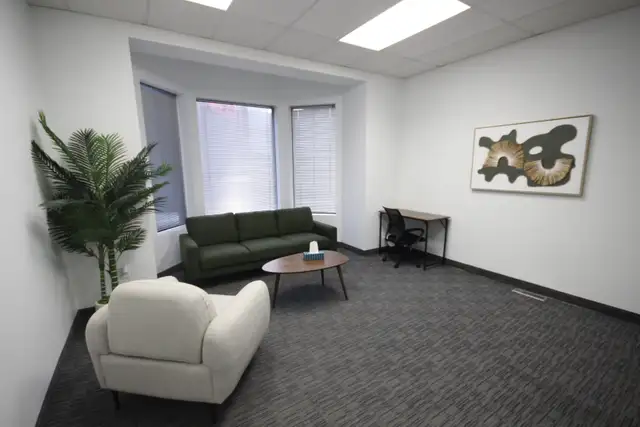 Premium Therapy Room for Rent – Mississauga (Near Square One) - Photo 7