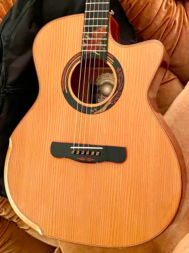 Merida Extreme Autumn Guitar with Case, Excellent!! - Photo 3