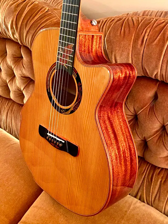 Merida Extreme Autumn Guitar with Case, Excellent!! - Photo 6