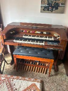 A Thomas by Heathkit organ
