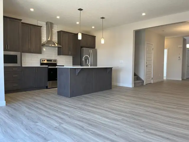 Beautiful 4 Bedroom 3 Washroom House For Rent - Photo 6