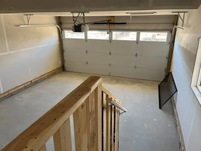 Beautiful 4 Bedroom 3 Washroom House For Rent - Photo 10