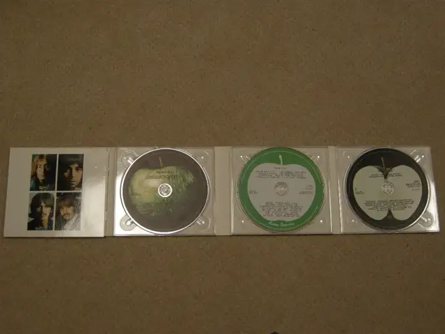 The Beatles White Album CD,s Plus Esher Demos - Photo 3