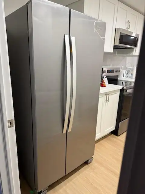 PREMIUM STAINLESS STEEL APPLIANCE PACKAGE – LIKE NEW!